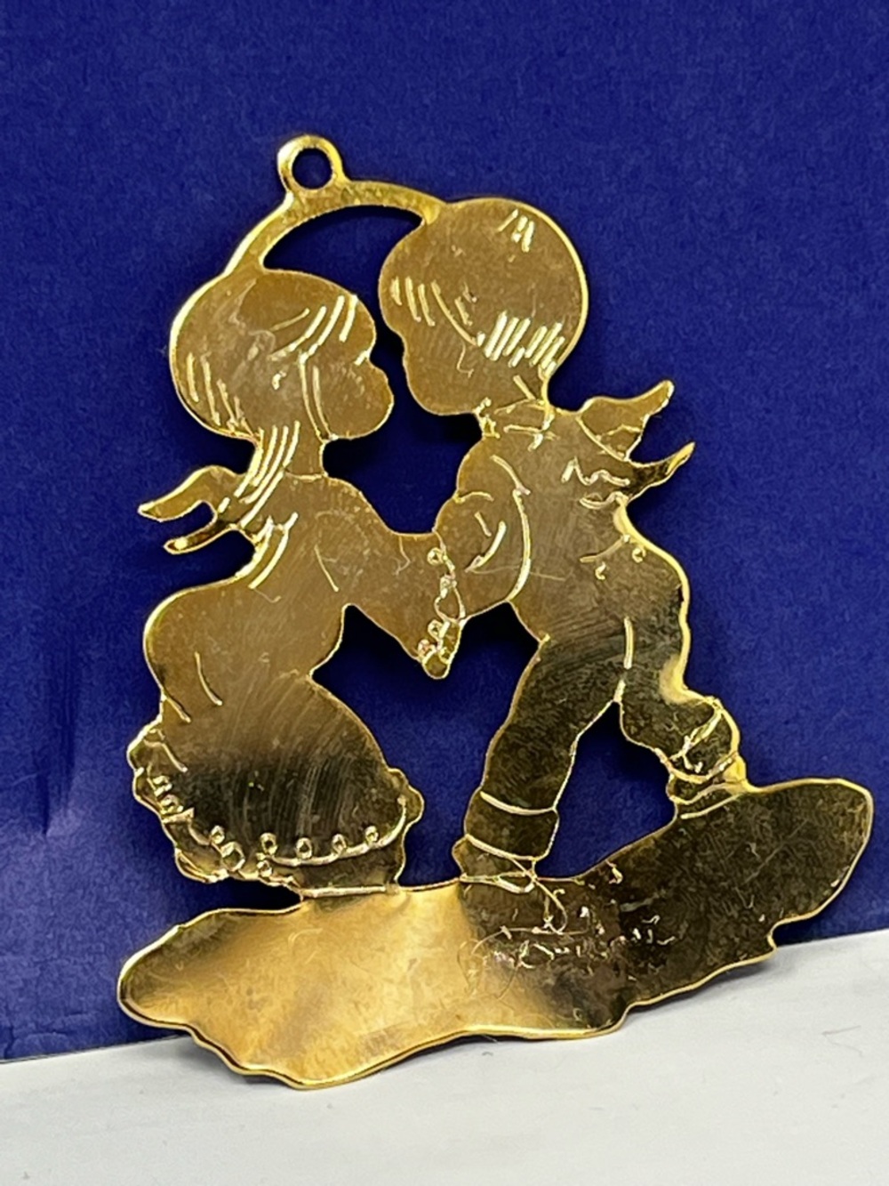 1980 Gloria Duchin Silhouette Pendant of Boy and Girl Angels “First Kiss”